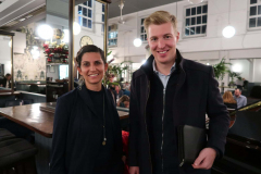 Olga Wieser von Startup Tirol und Lucas Hauser beim gemeinsamen Austausch |